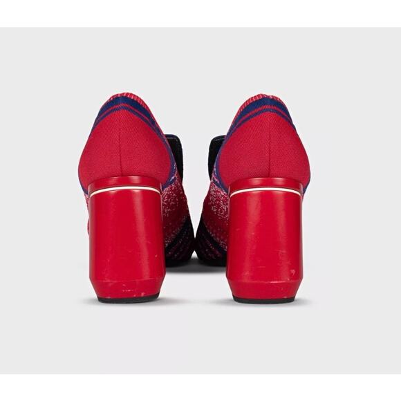 Elegant Prada Black Textured Fabric Square-Toe Heels - Size 40 - Picture 5 of 6